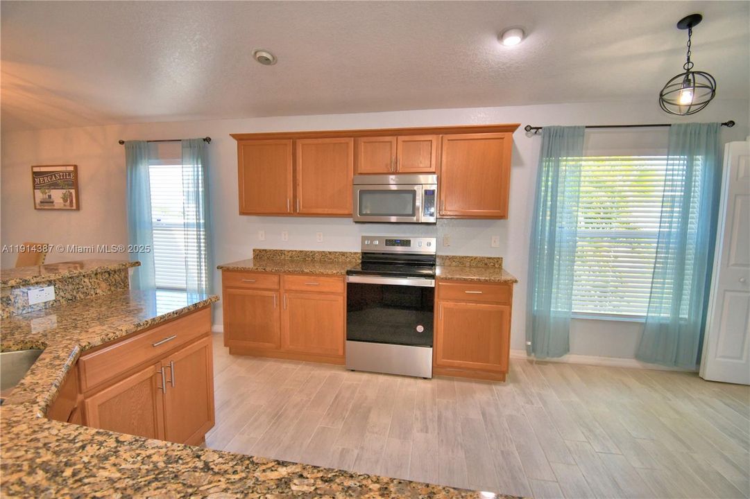 待售: $389,000 (4 贝兹, 2 浴室, 1749 平方英尺)