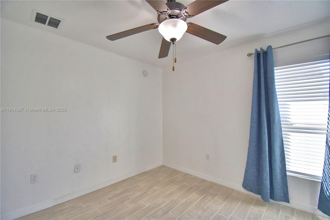 待售: $389,000 (4 贝兹, 2 浴室, 1749 平方英尺)