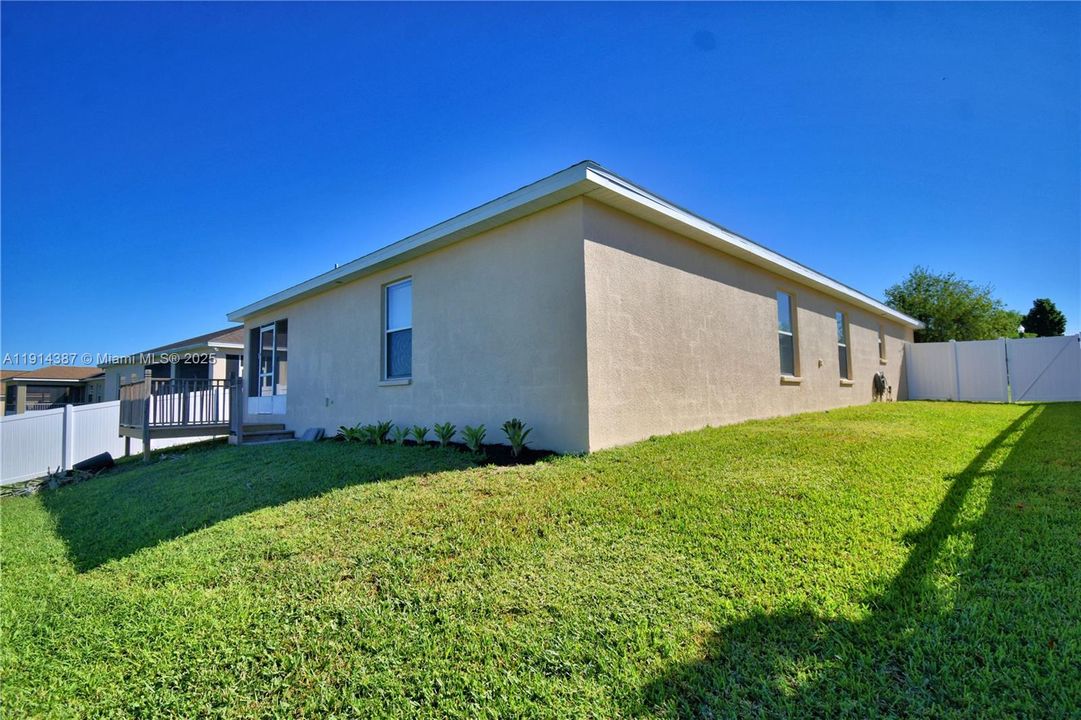 待售: $389,000 (4 贝兹, 2 浴室, 1749 平方英尺)