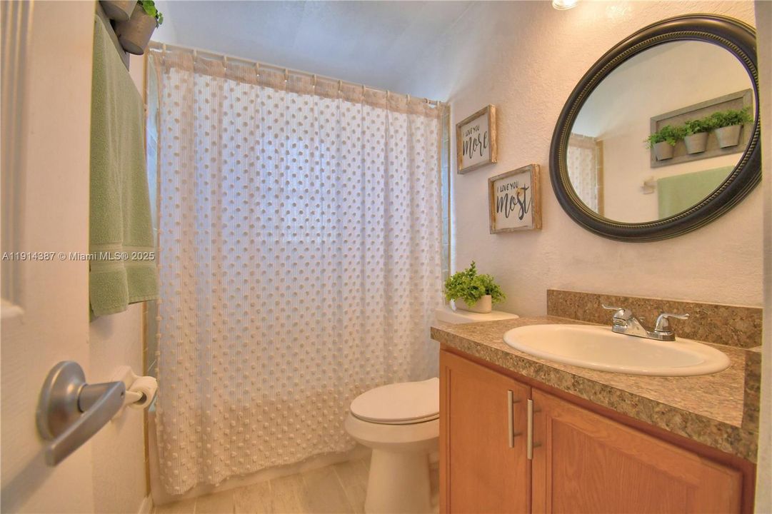 待售: $389,000 (4 贝兹, 2 浴室, 1749 平方英尺)