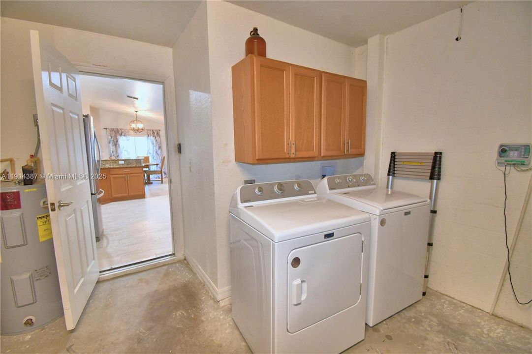 待售: $389,000 (4 贝兹, 2 浴室, 1749 平方英尺)