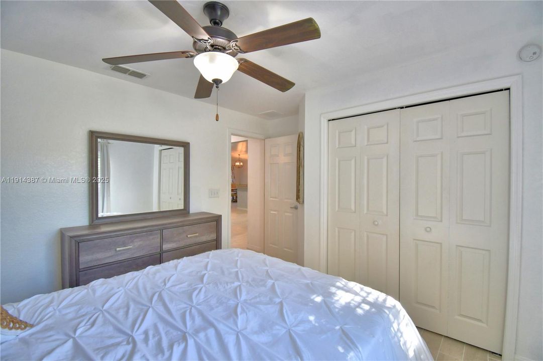 待售: $389,000 (4 贝兹, 2 浴室, 1749 平方英尺)