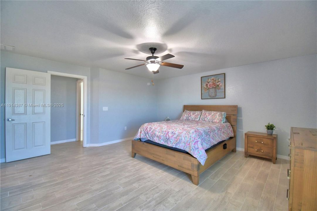 待售: $389,000 (4 贝兹, 2 浴室, 1749 平方英尺)