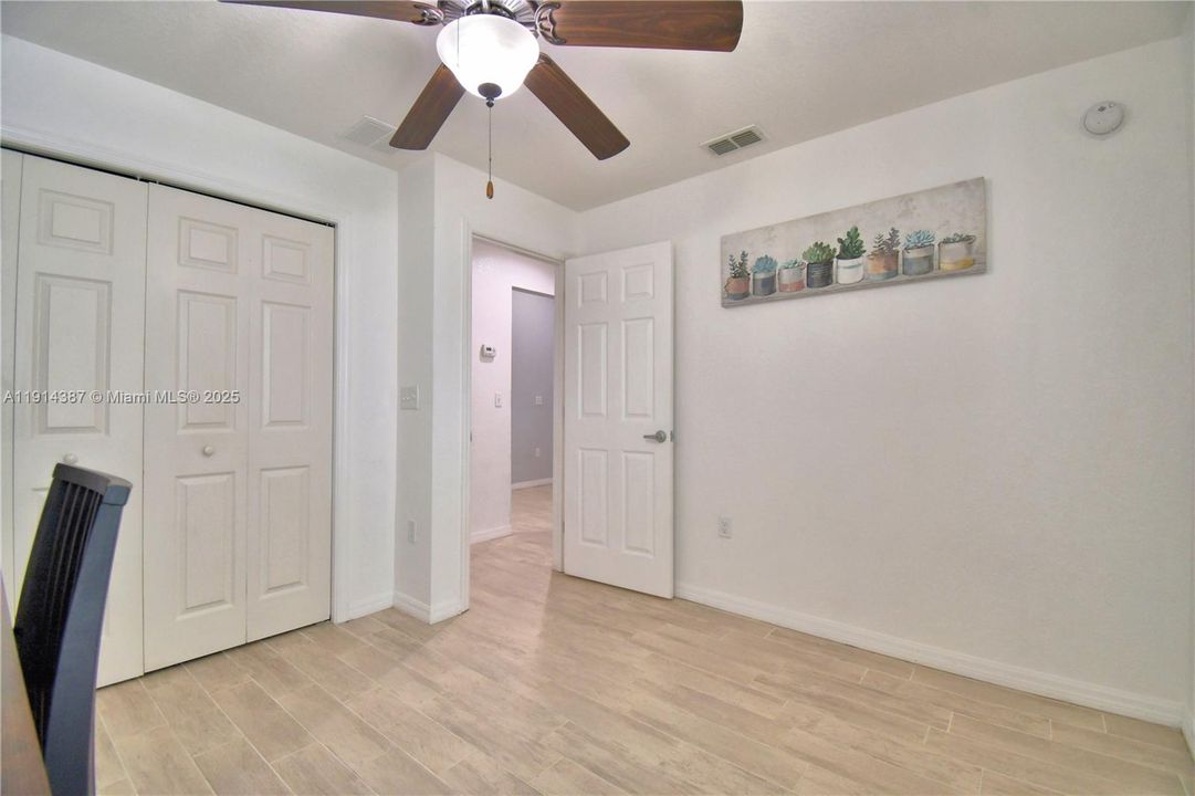 待售: $389,000 (4 贝兹, 2 浴室, 1749 平方英尺)