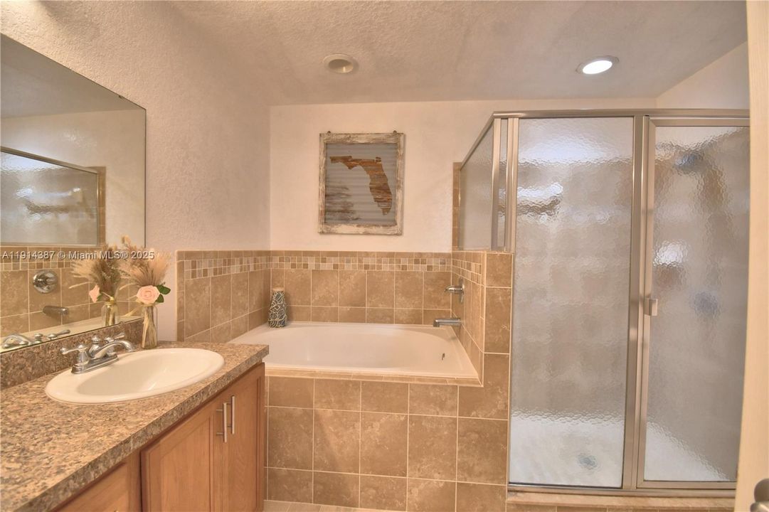 待售: $389,000 (4 贝兹, 2 浴室, 1749 平方英尺)