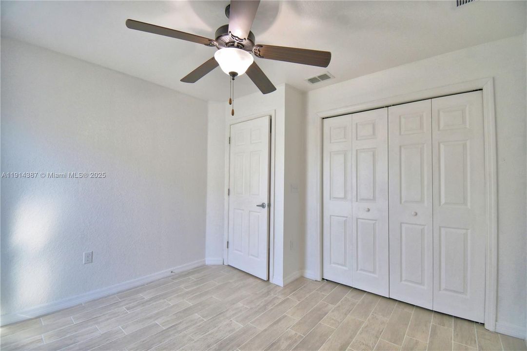 待售: $389,000 (4 贝兹, 2 浴室, 1749 平方英尺)