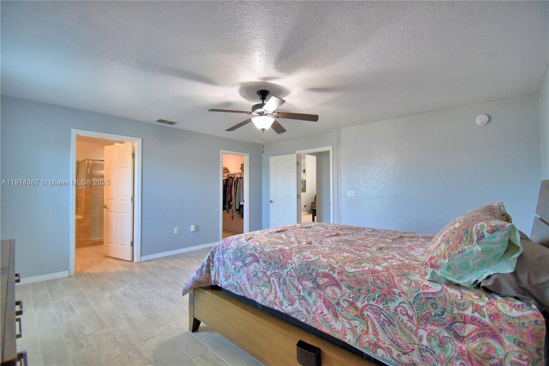 待售: $389,000 (4 贝兹, 2 浴室, 1749 平方英尺)