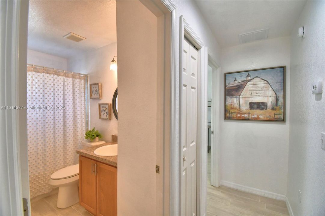 待售: $389,000 (4 贝兹, 2 浴室, 1749 平方英尺)