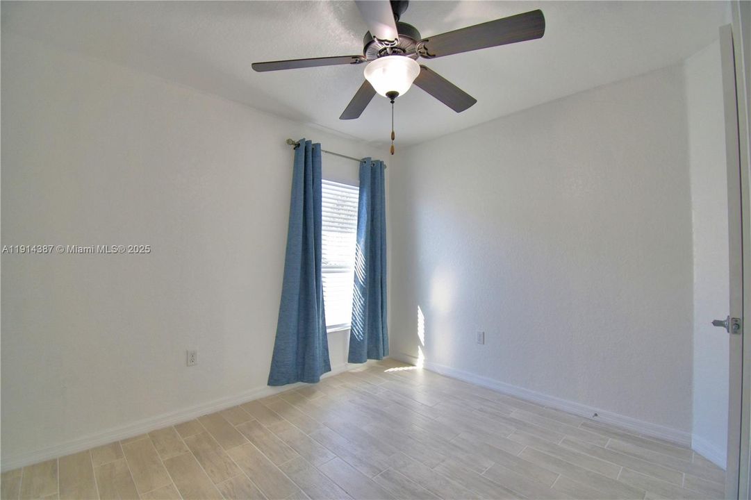 待售: $389,000 (4 贝兹, 2 浴室, 1749 平方英尺)