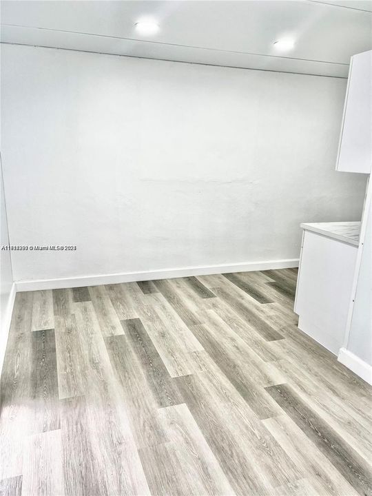 For Rent: $1,650 (1 beds, 1 baths, 1058 Square Feet)