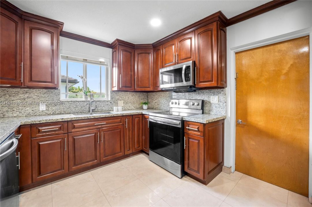 For Sale: $1,198,000 (3 beds, 2 baths, 2618 Square Feet)