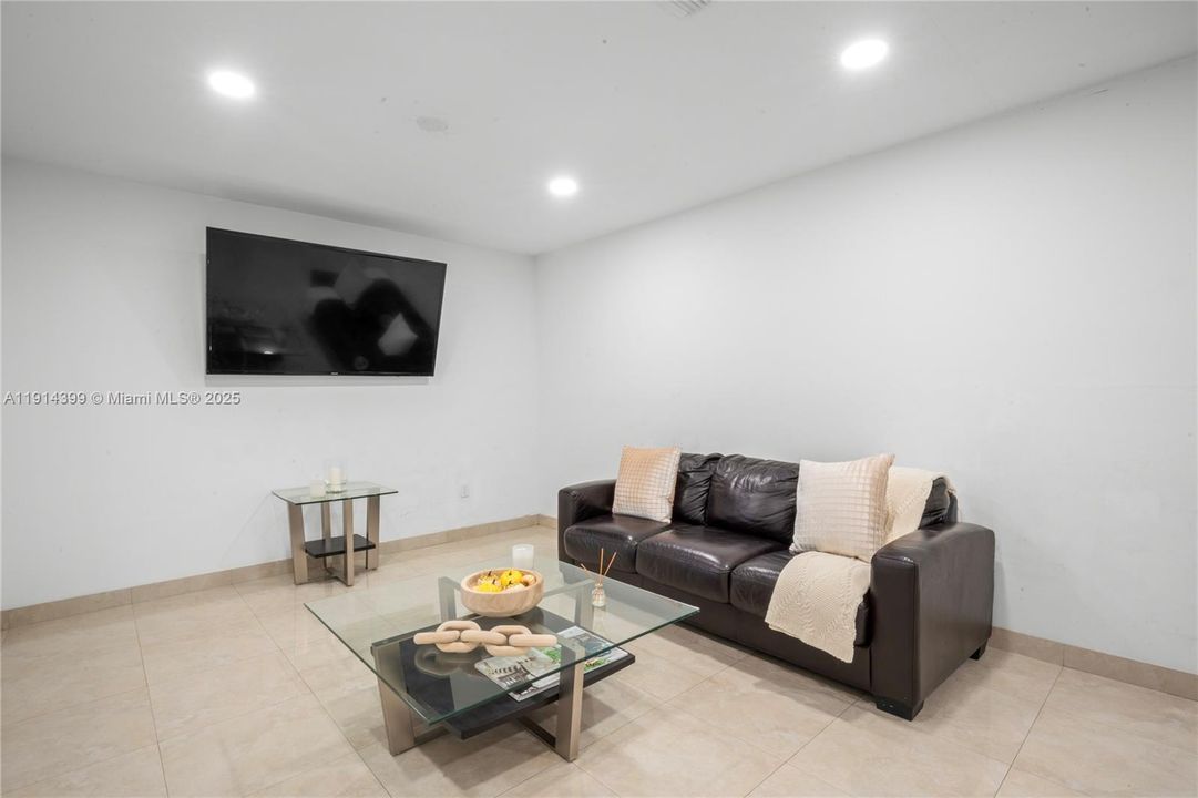 For Sale: $1,198,000 (3 beds, 2 baths, 2618 Square Feet)