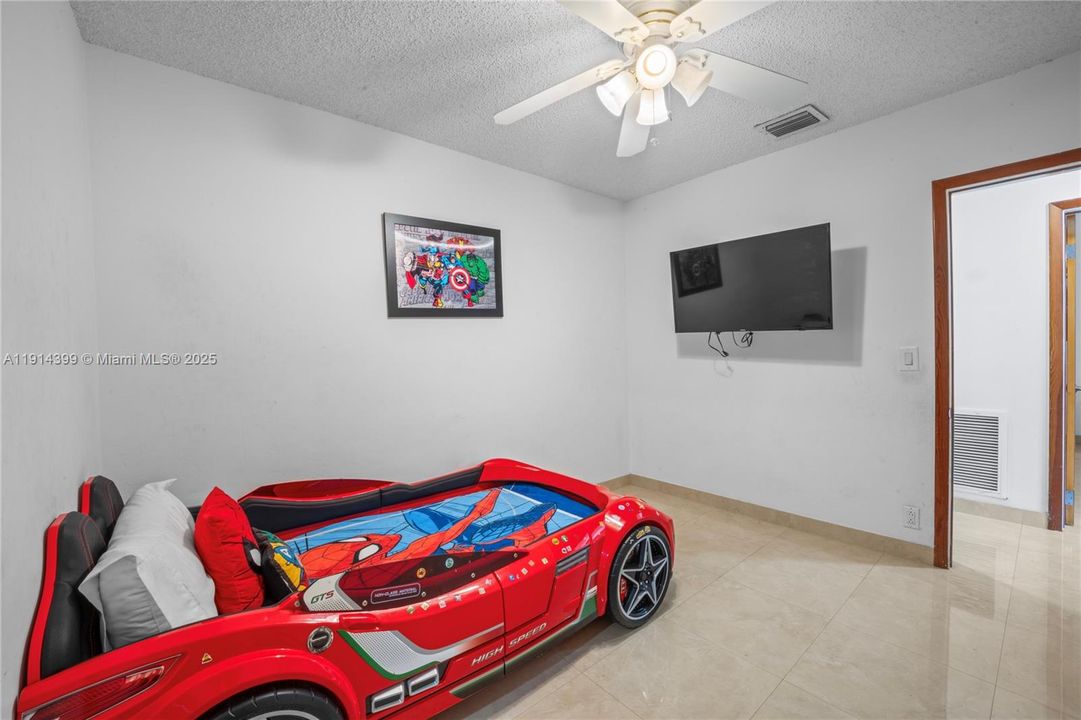 For Sale: $1,198,000 (3 beds, 2 baths, 2618 Square Feet)