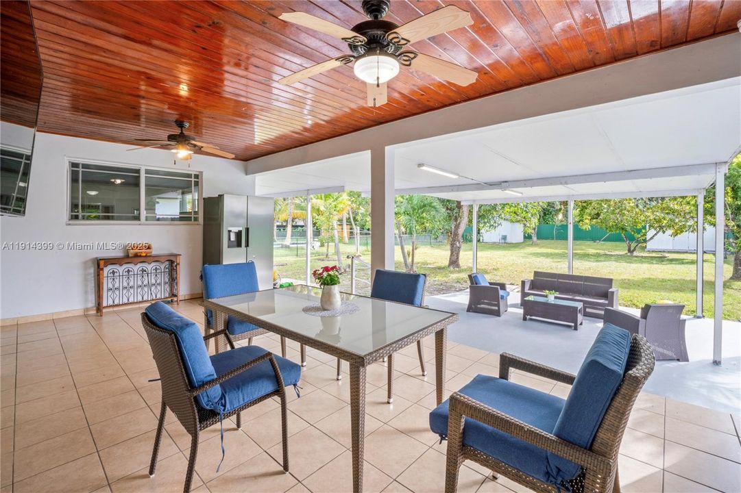 For Sale: $1,198,000 (3 beds, 2 baths, 2618 Square Feet)