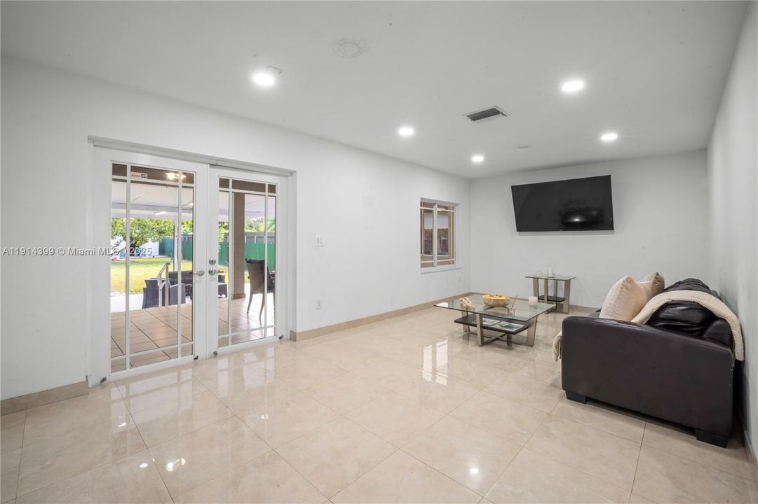 For Sale: $1,198,000 (3 beds, 2 baths, 2618 Square Feet)