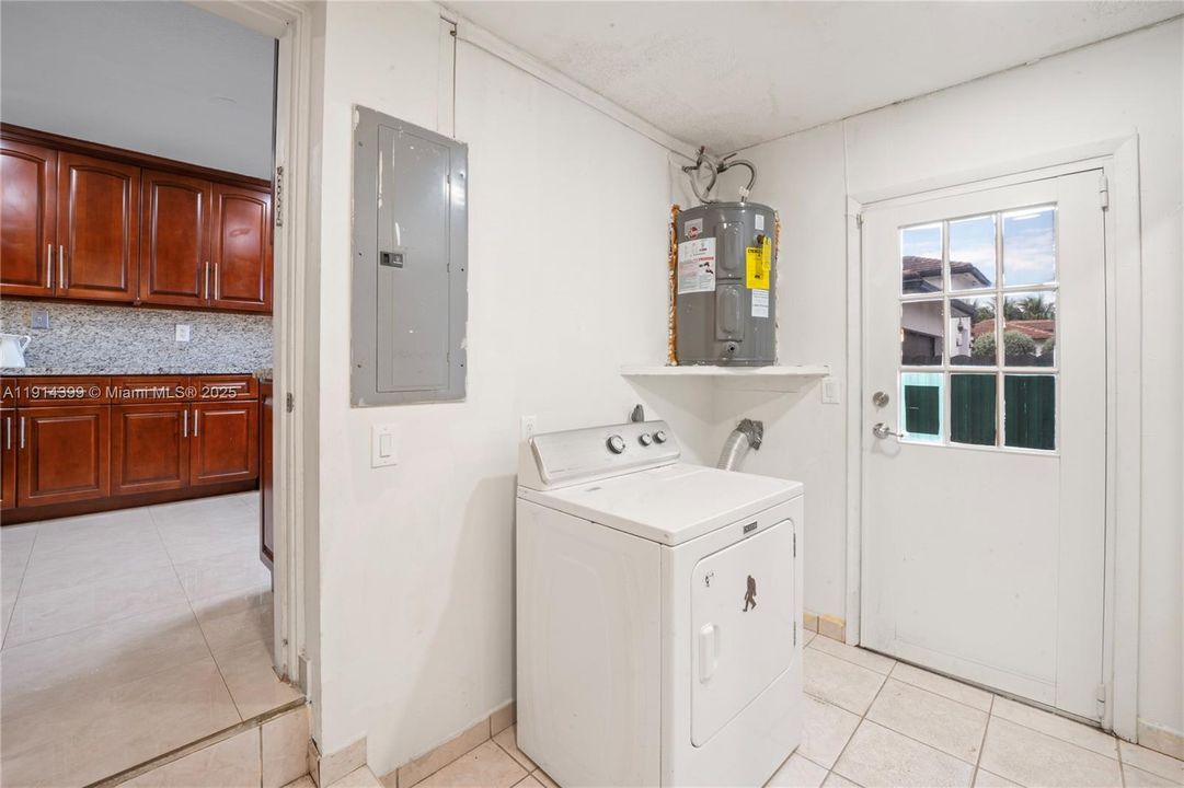 For Sale: $1,198,000 (3 beds, 2 baths, 2618 Square Feet)