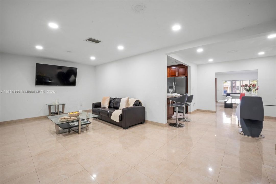 For Sale: $1,198,000 (3 beds, 2 baths, 2618 Square Feet)