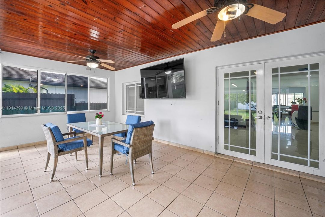 For Sale: $1,198,000 (3 beds, 2 baths, 2618 Square Feet)