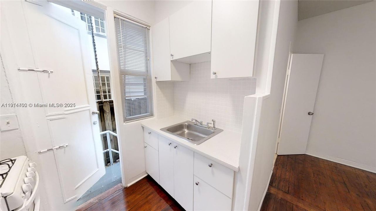 待售: $215,000 (1 贝兹, 1 浴室, 430 平方英尺)