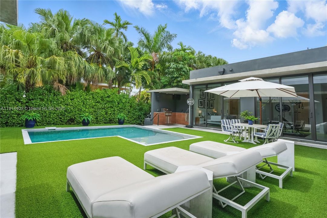 For Sale: $3,100,000 (4 beds, 4 baths, 3216 Square Feet)