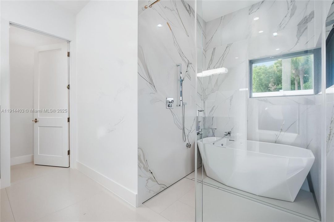 For Sale: $3,100,000 (4 beds, 4 baths, 3216 Square Feet)