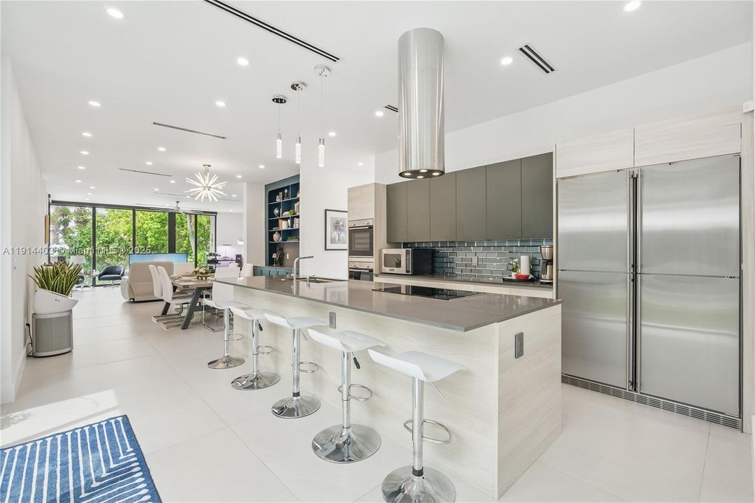 For Sale: $3,100,000 (4 beds, 4 baths, 3216 Square Feet)