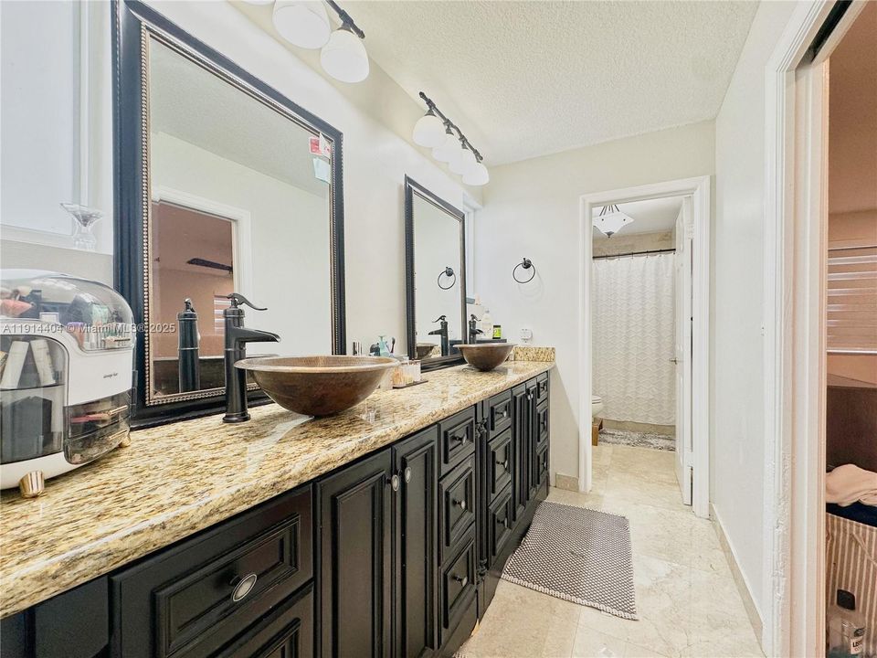 待售: $1,175,000 (4 贝兹, 3 浴室, 0 平方英尺)