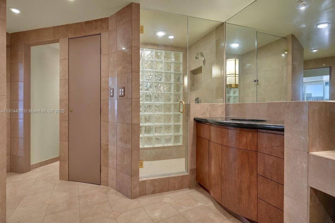 待售: $850,000 (2 贝兹, 3 浴室, 1763 平方英尺)