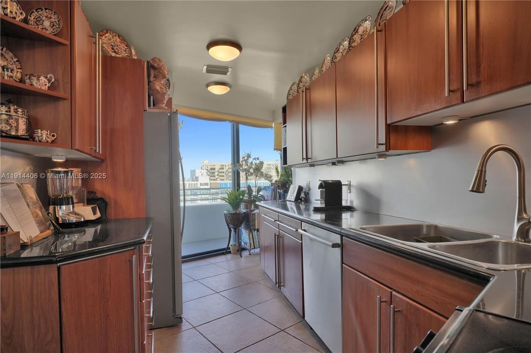 待售: $850,000 (2 贝兹, 3 浴室, 1763 平方英尺)