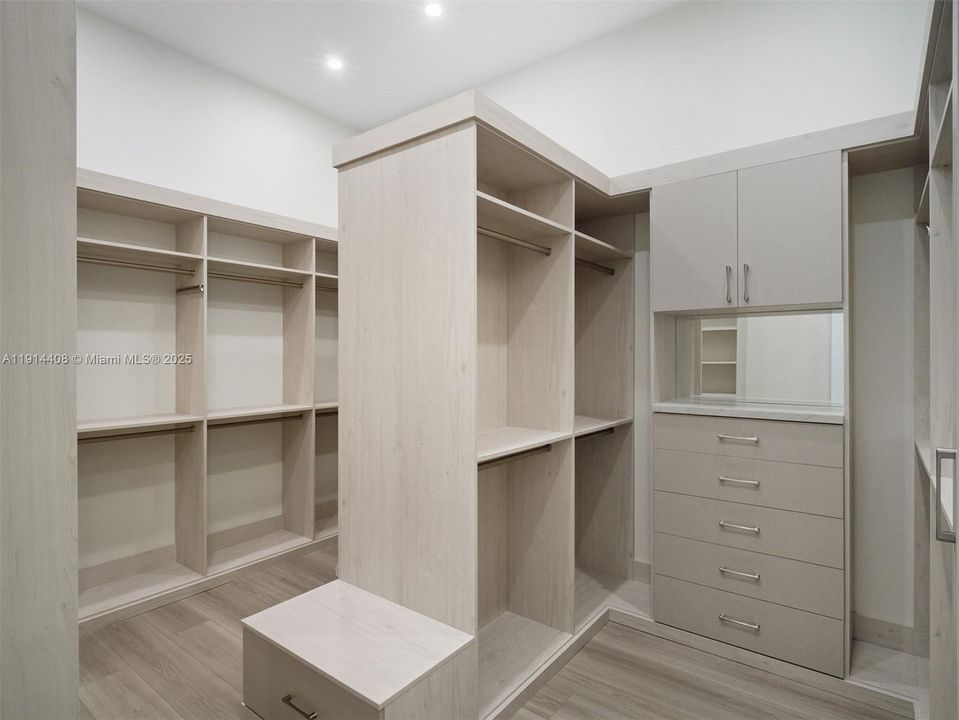 For Sale: $3,850,000 (6 beds, 4 baths, 4782 Square Feet)