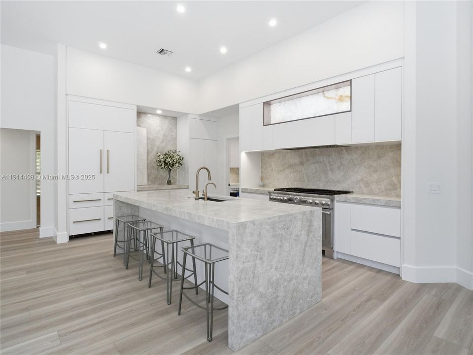 For Sale: $3,850,000 (6 beds, 4 baths, 4782 Square Feet)