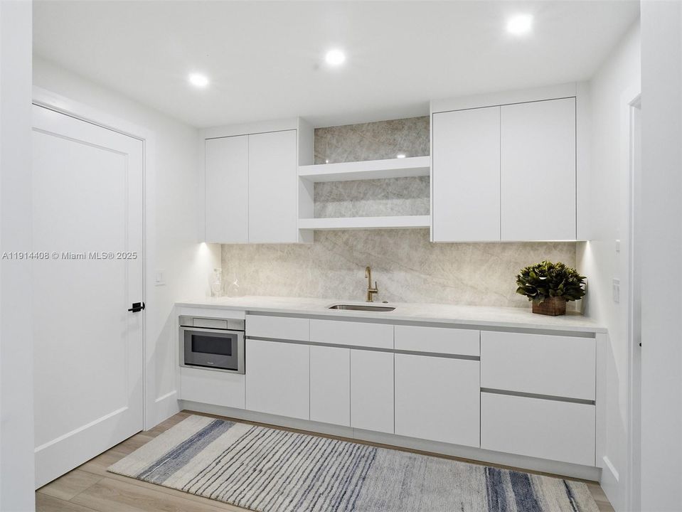 For Sale: $3,850,000 (6 beds, 4 baths, 4782 Square Feet)