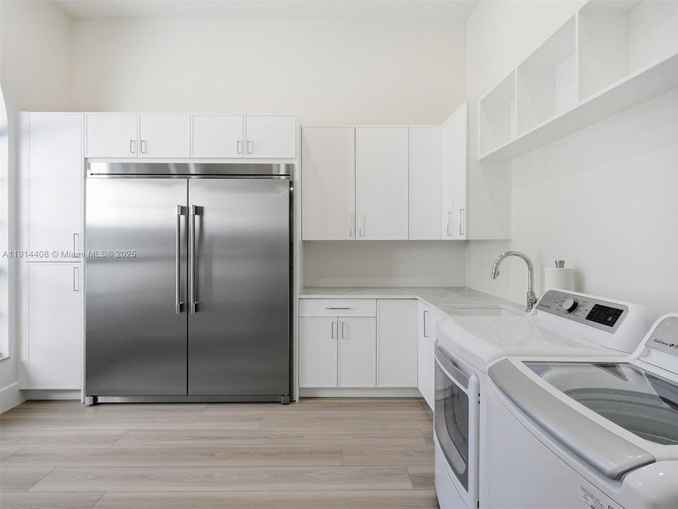 For Sale: $3,850,000 (6 beds, 4 baths, 4782 Square Feet)