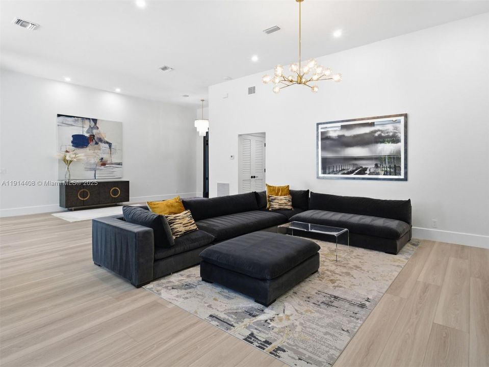 For Sale: $3,850,000 (6 beds, 4 baths, 4782 Square Feet)