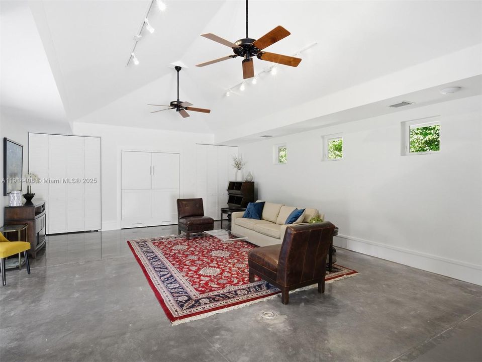 For Sale: $3,850,000 (6 beds, 4 baths, 4782 Square Feet)