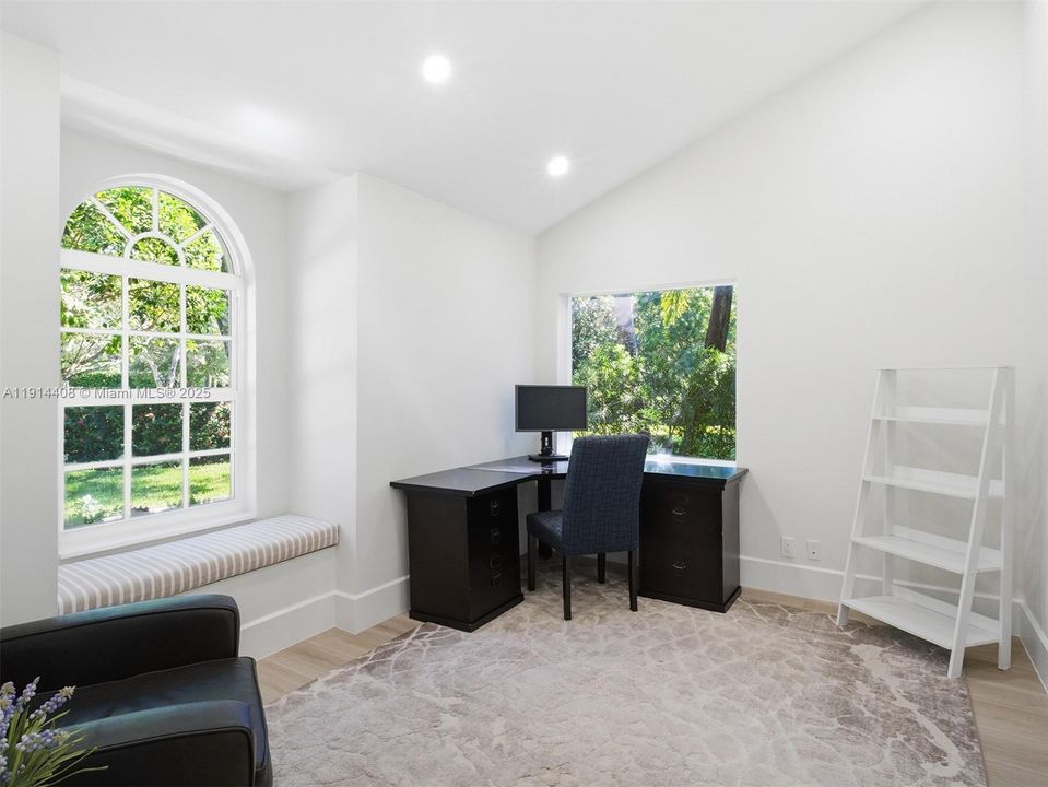 For Sale: $3,850,000 (6 beds, 4 baths, 4782 Square Feet)