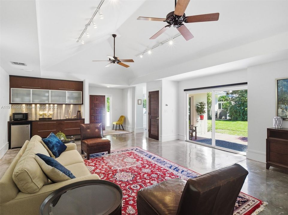 For Sale: $3,850,000 (6 beds, 4 baths, 4782 Square Feet)