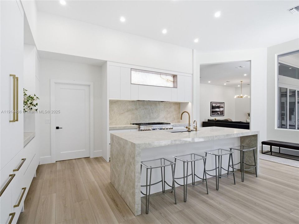 For Sale: $3,850,000 (6 beds, 4 baths, 4782 Square Feet)