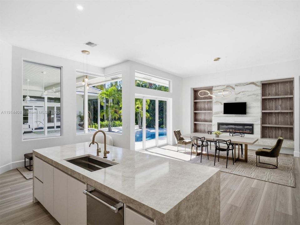 For Sale: $3,850,000 (6 beds, 4 baths, 4782 Square Feet)