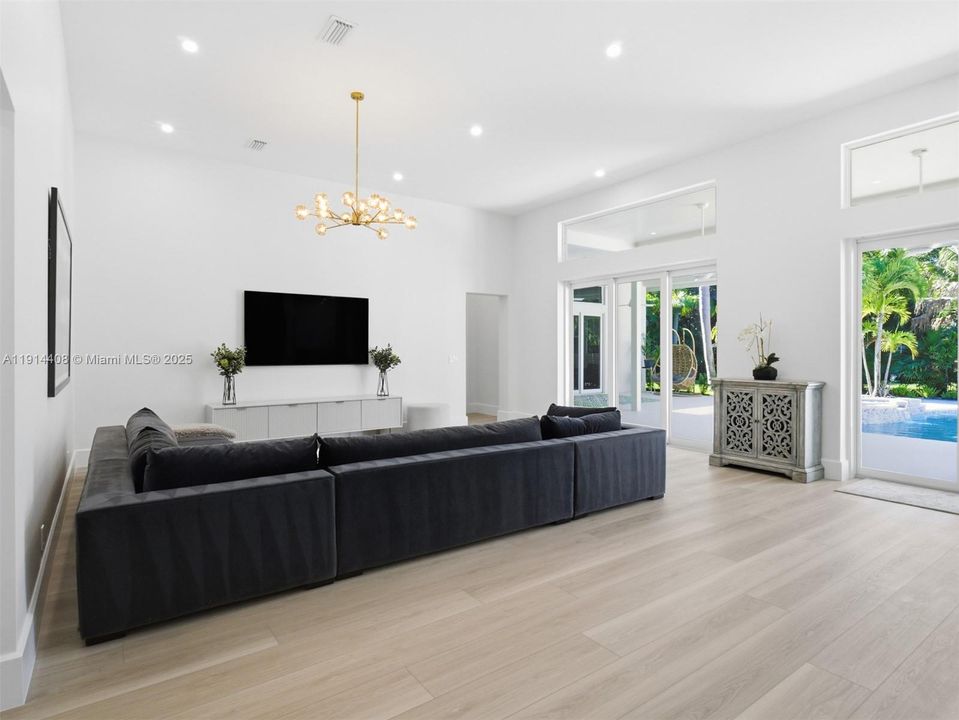 For Sale: $3,850,000 (6 beds, 4 baths, 4782 Square Feet)