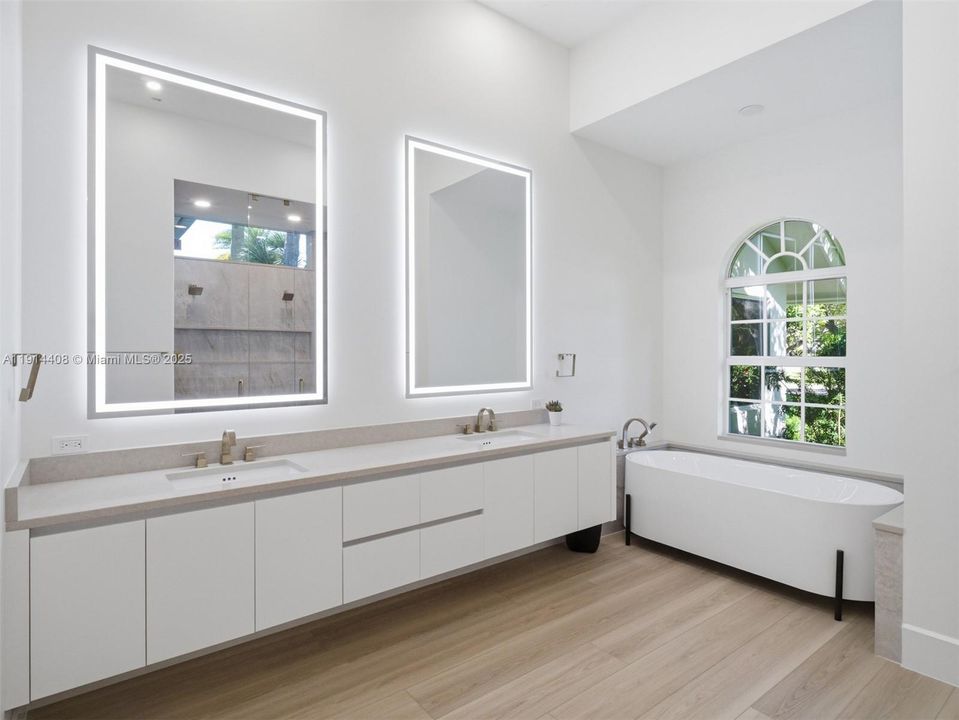 For Sale: $3,850,000 (6 beds, 4 baths, 4782 Square Feet)