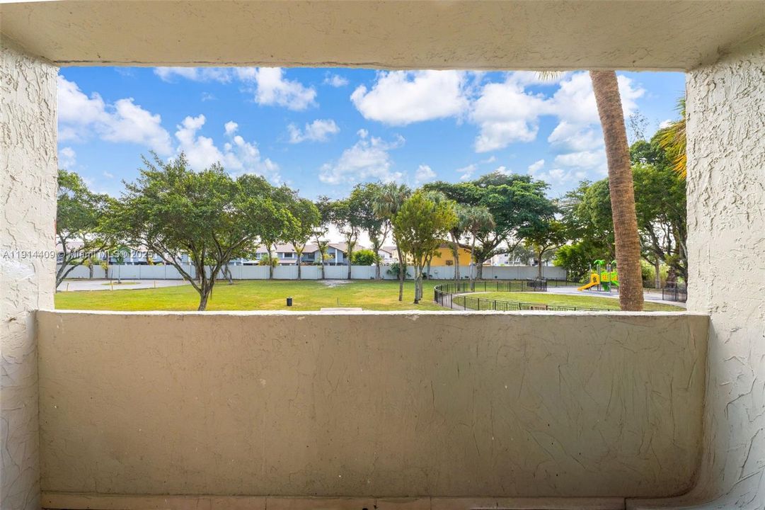 Active With Contract: $245,000 (2 beds, 2 baths, 960 Square Feet)