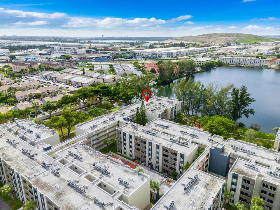 Active With Contract: $245,000 (2 beds, 2 baths, 960 Square Feet)