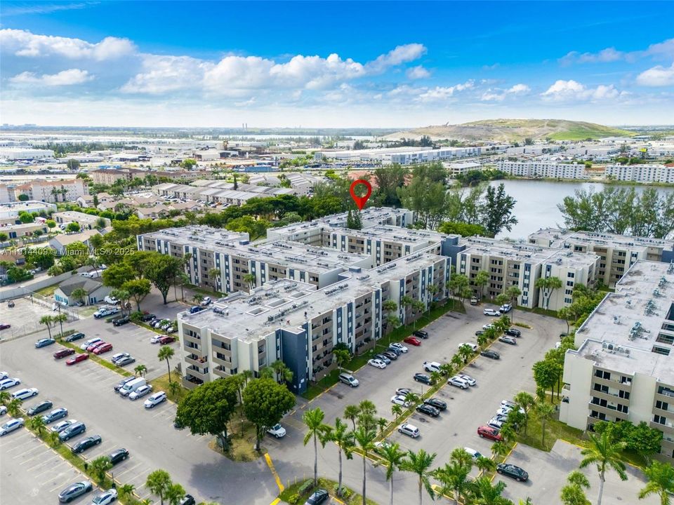 Active With Contract: $245,000 (2 beds, 2 baths, 960 Square Feet)