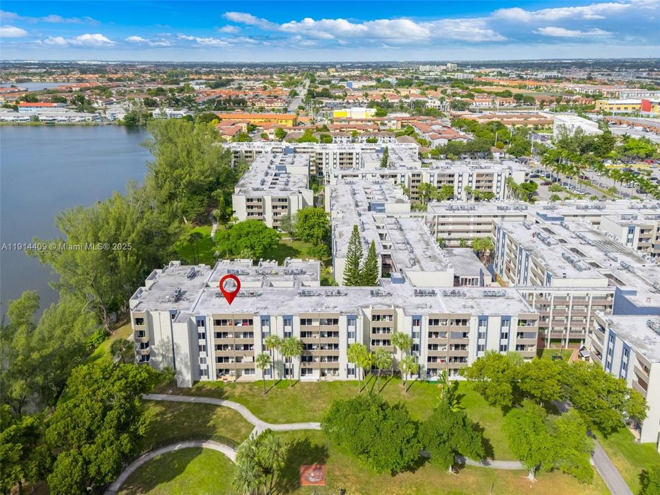 Active With Contract: $245,000 (2 beds, 2 baths, 960 Square Feet)