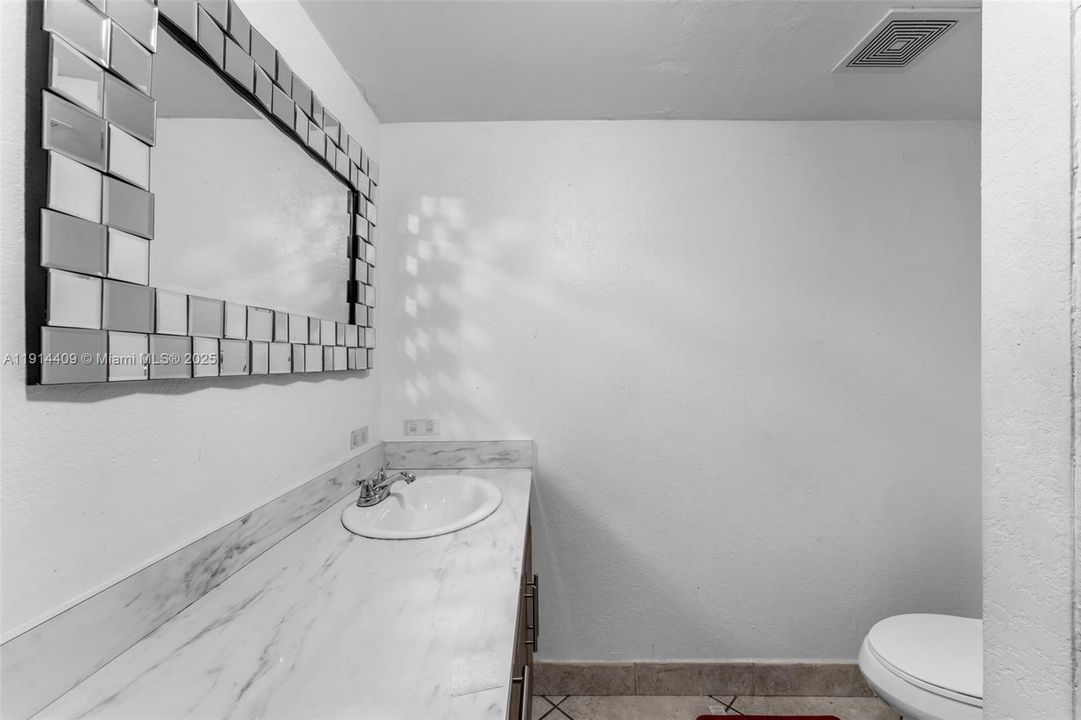 Active With Contract: $245,000 (2 beds, 2 baths, 960 Square Feet)