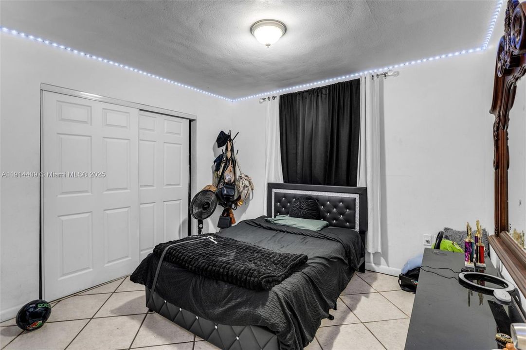 Active With Contract: $245,000 (2 beds, 2 baths, 960 Square Feet)