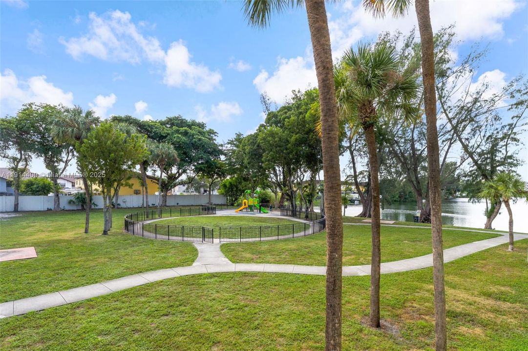 Active With Contract: $245,000 (2 beds, 2 baths, 960 Square Feet)