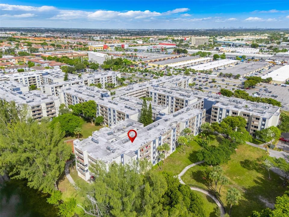 Active With Contract: $245,000 (2 beds, 2 baths, 960 Square Feet)