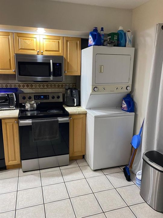 Activo con contrato: $275,000 (2 camas, 2 baños, 1056 Pies cuadrados)